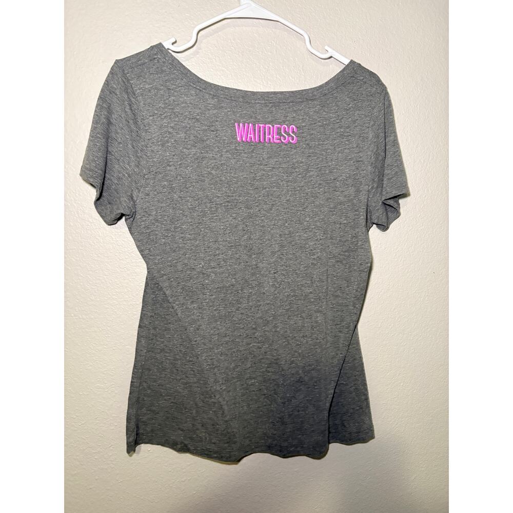 Waitress Musical "She Is Messy But She's Kind" Grey Shirt XL (Fits Like L) - Picture 5 of 6